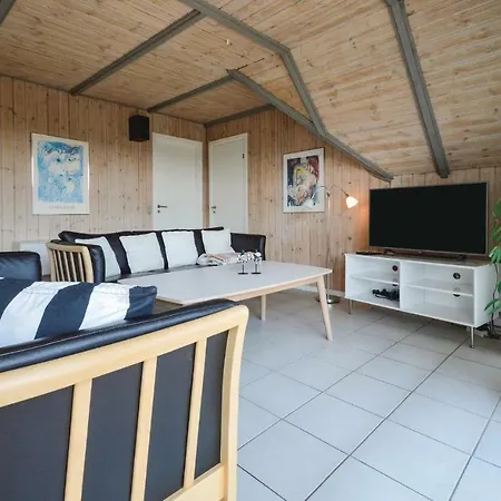 Дом отдыха Nice Home In Blavand With Sauna