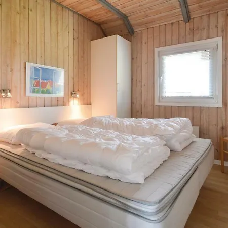 Дом отдыха Nice Home In Blavand With Sauna